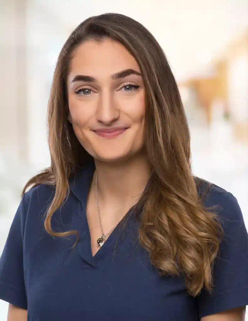 Cansu Gökce – Team der plastischen Chirurgie Schneiders